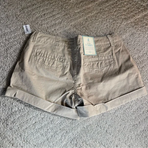 NWT Old Navy 3” Khaki Shorts, Size 4 - Picture 3 of 3